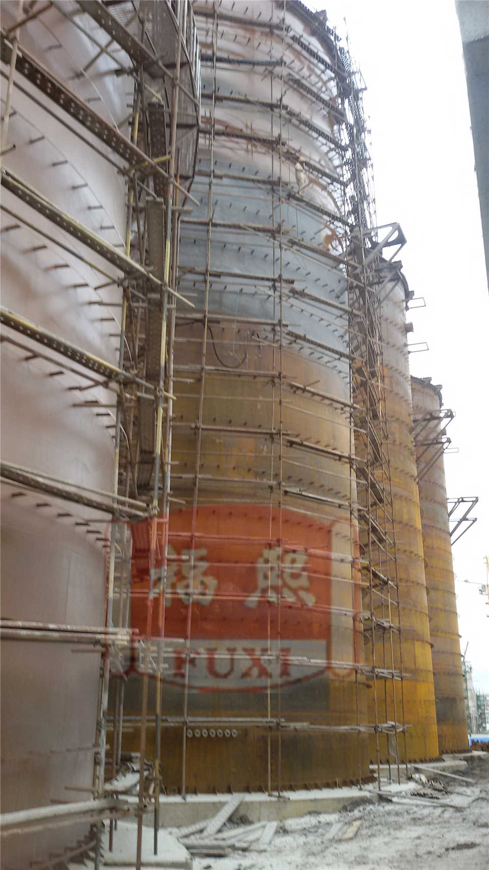 Construction Anticorrosive d'un réservoir anaérobie dans une usine de papier russe